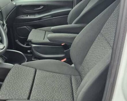 Білий Мерседес Віто, об'ємом двигуна 2 л та пробігом 245 тис. км за 32500 $, фото 19 на Automoto.ua