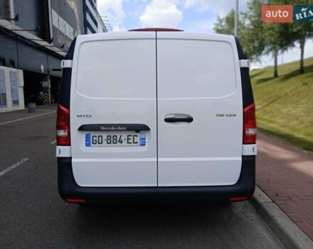 Белый Мерседес Вито, объемом двигателя 2 л и пробегом 225 тыс. км за 23950 $, фото 14 на Automoto.ua