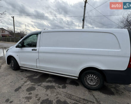 Белый Мерседес Вито, объемом двигателя 1.6 л и пробегом 380 тыс. км за 13000 $, фото 2 на Automoto.ua