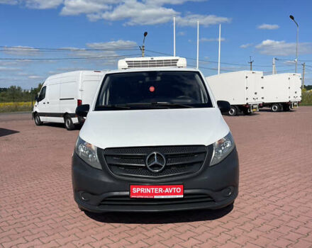 Белый Мерседес Вито, объемом двигателя 2.1 л и пробегом 256 тыс. км за 18900 $, фото 2 на Automoto.ua