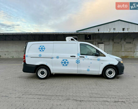 Белый Мерседес Вито, объемом двигателя 2.2 л и пробегом 235 тыс. км за 21800 $, фото 9 на Automoto.ua