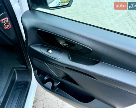 Белый Мерседес Вито, объемом двигателя 2.2 л и пробегом 235 тыс. км за 21800 $, фото 32 на Automoto.ua