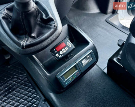 Белый Мерседес Вито, объемом двигателя 2.2 л и пробегом 235 тыс. км за 21800 $, фото 28 на Automoto.ua