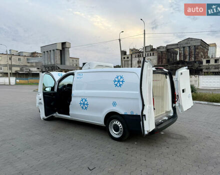 Белый Мерседес Вито, объемом двигателя 2.2 л и пробегом 235 тыс. км за 21800 $, фото 15 на Automoto.ua