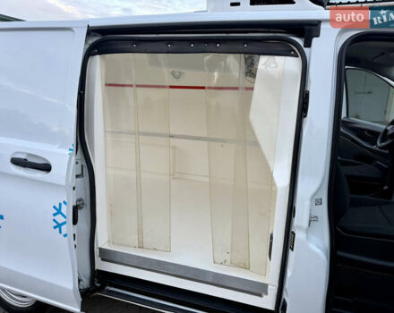 Белый Мерседес Вито, объемом двигателя 2.2 л и пробегом 235 тыс. км за 21800 $, фото 35 на Automoto.ua
