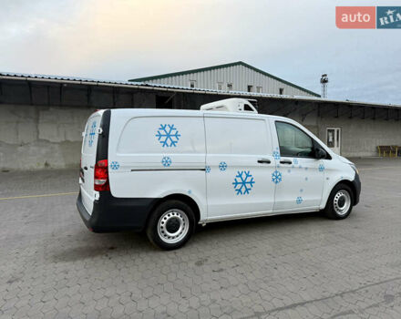 Белый Мерседес Вито, объемом двигателя 2.2 л и пробегом 235 тыс. км за 21800 $, фото 8 на Automoto.ua