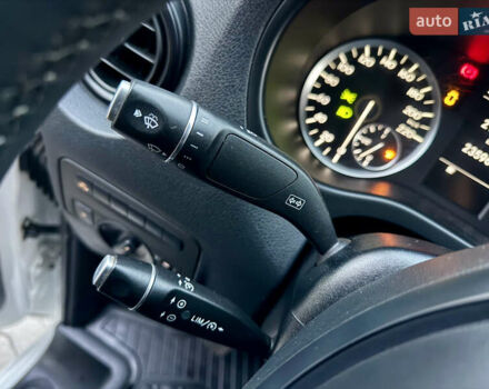 Белый Мерседес Вито, объемом двигателя 2.2 л и пробегом 235 тыс. км за 21800 $, фото 25 на Automoto.ua