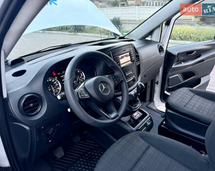 Белый Мерседес Вито, объемом двигателя 2.2 л и пробегом 235 тыс. км за 21800 $, фото 23 на Automoto.ua