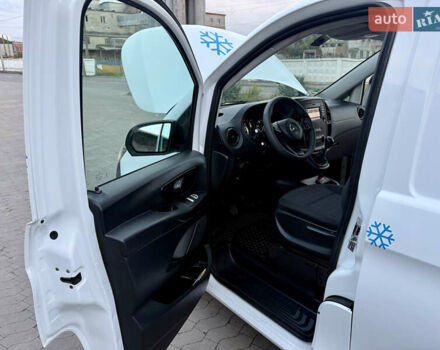 Белый Мерседес Вито, объемом двигателя 2.2 л и пробегом 235 тыс. км за 21800 $, фото 21 на Automoto.ua