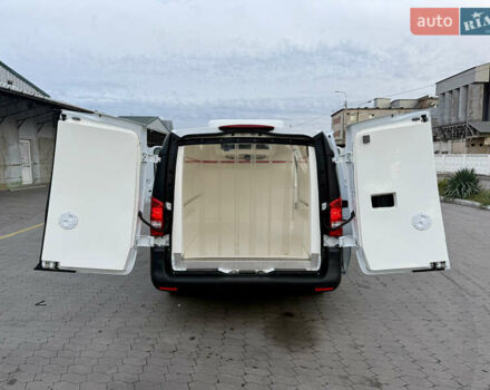 Белый Мерседес Вито, объемом двигателя 2.2 л и пробегом 235 тыс. км за 21800 $, фото 16 на Automoto.ua