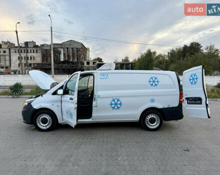 Белый Мерседес Вито, объемом двигателя 2.2 л и пробегом 235 тыс. км за 21800 $, фото 14 на Automoto.ua