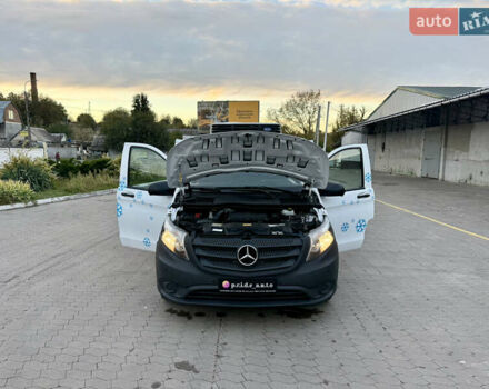 Белый Мерседес Вито, объемом двигателя 2.2 л и пробегом 235 тыс. км за 21800 $, фото 12 на Automoto.ua