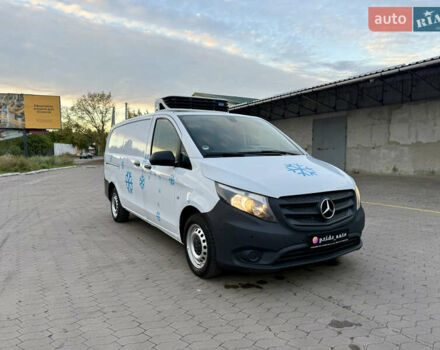 Белый Мерседес Вито, объемом двигателя 2.2 л и пробегом 235 тыс. км за 21800 $, фото 11 на Automoto.ua