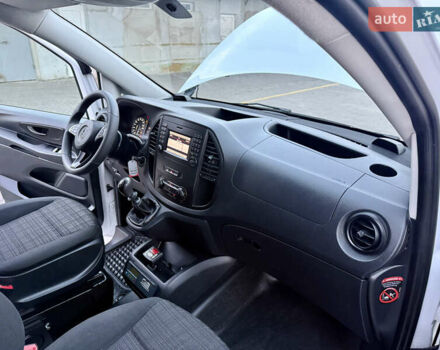 Белый Мерседес Вито, объемом двигателя 2.2 л и пробегом 235 тыс. км за 21800 $, фото 33 на Automoto.ua