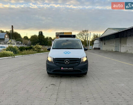 Белый Мерседес Вито, объемом двигателя 2.2 л и пробегом 235 тыс. км за 21800 $, фото 1 на Automoto.ua