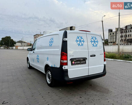 Белый Мерседес Вито, объемом двигателя 2.2 л и пробегом 235 тыс. км за 21800 $, фото 5 на Automoto.ua