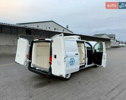 Белый Мерседес Вито, объемом двигателя 2.2 л и пробегом 235 тыс. км за 21800 $, фото 17 на Automoto.ua