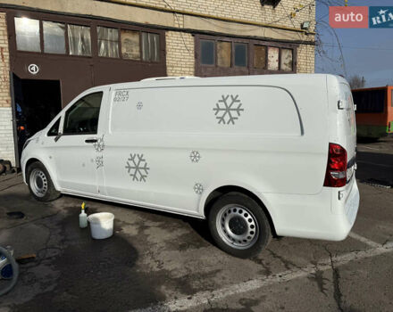 Білий Мерседес Віто, об'ємом двигуна 2.2 л та пробігом 180 тис. км за 24000 $, фото 3 на Automoto.ua