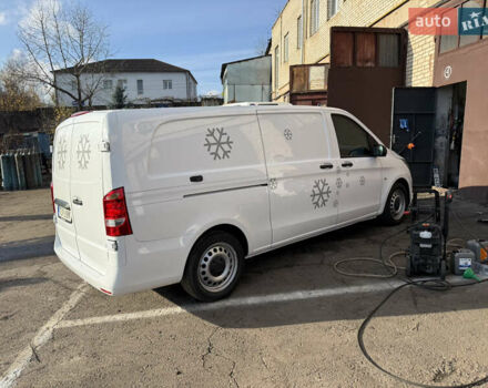 Білий Мерседес Віто, об'ємом двигуна 2.2 л та пробігом 180 тис. км за 24000 $, фото 2 на Automoto.ua