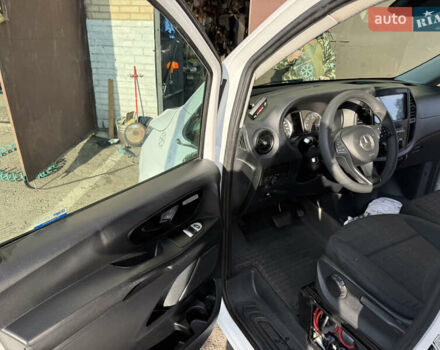 Білий Мерседес Віто, об'ємом двигуна 2.2 л та пробігом 180 тис. км за 24000 $, фото 4 на Automoto.ua