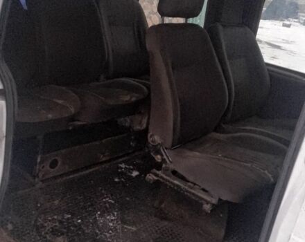 Белый Мерседес Вито, объемом двигателя 2.2 л и пробегом 56 тыс. км за 1500 $, фото 4 на Automoto.ua