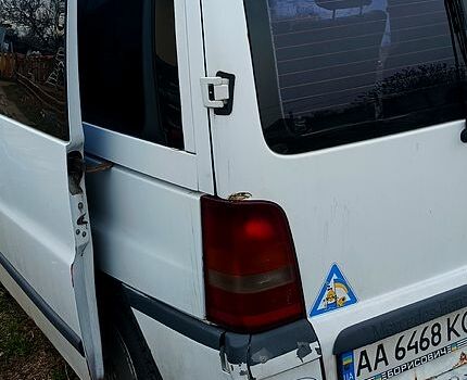 Білий Мерседес Віто, об'ємом двигуна 23 л та пробігом 373 тис. км за 3777 $, фото 3 на Automoto.ua