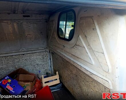 Білий Мерседес Віто, об'ємом двигуна 2.2 л та пробігом 350 тис. км за 2700 $, фото 9 на Automoto.ua