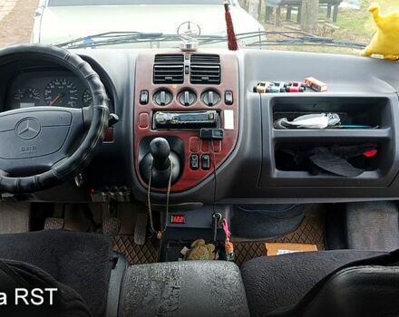 Білий Мерседес Віто, об'ємом двигуна 23 л та пробігом 373 тис. км за 3777 $, фото 4 на Automoto.ua