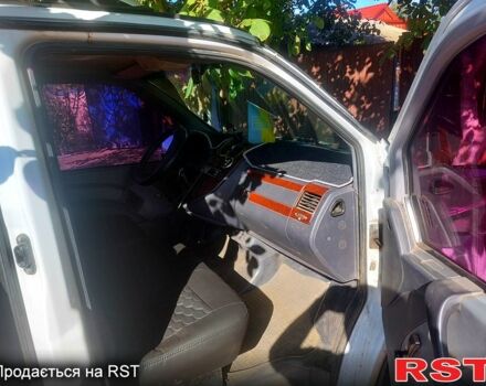 Белый Мерседес Вито, объемом двигателя 2.1 л и пробегом 440 тыс. км за 4500 $, фото 1 на Automoto.ua