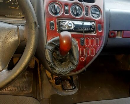 Белый Мерседес Вито, объемом двигателя 2.2 л и пробегом 420 тыс. км за 3999 $, фото 2 на Automoto.ua