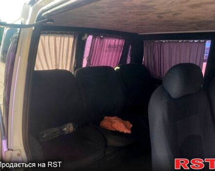 Белый Мерседес Вито, объемом двигателя 2.1 л и пробегом 440 тыс. км за 4500 $, фото 2 на Automoto.ua