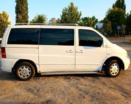 Белый Мерседес Вито, объемом двигателя 2.2 л и пробегом 475 тыс. км за 6500 $, фото 3 на Automoto.ua