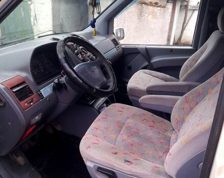 Белый Мерседес Вито, объемом двигателя 2.3 л и пробегом 405 тыс. км за 4500 $, фото 9 на Automoto.ua