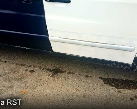 Белый Мерседес Вито, объемом двигателя 2.2 л и пробегом 300 тыс. км за 3000 $, фото 1 на Automoto.ua