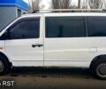 Белый Мерседес Вито, объемом двигателя 2.2 л и пробегом 300 тыс. км за 3000 $, фото 4 на Automoto.ua