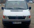 Белый Мерседес Вито, объемом двигателя 2.2 л и пробегом 300 тыс. км за 3000 $, фото 1 на Automoto.ua