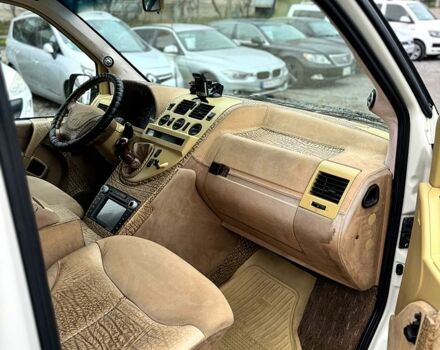 Белый Мерседес Вито, объемом двигателя 2.2 л и пробегом 375 тыс. км за 6000 $, фото 8 на Automoto.ua