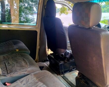 Белый Мерседес Вито, объемом двигателя 2.1 л и пробегом 69 тыс. км за 4200 $, фото 4 на Automoto.ua