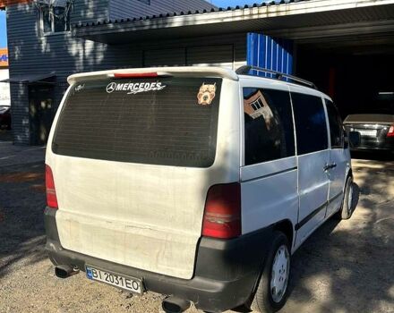 Белый Мерседес Вито, объемом двигателя 2.2 л и пробегом 400 тыс. км за 5500 $, фото 3 на Automoto.ua