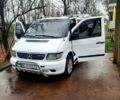 Белый Мерседес Вито, объемом двигателя 2.1 л и пробегом 303 тыс. км за 6000 $, фото 1 на Automoto.ua