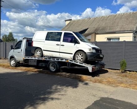 Белый Мерседес Вито, объемом двигателя 2.1 л и пробегом 360 тыс. км за 1750 $, фото 1 на Automoto.ua