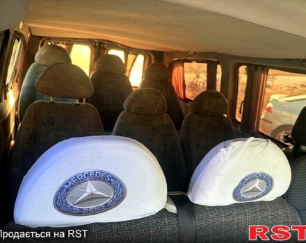 Белый Мерседес Вито, объемом двигателя 2.1 л и пробегом 300 тыс. км за 5999 $, фото 5 на Automoto.ua