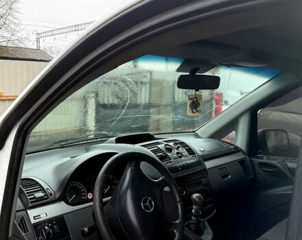 Белый Мерседес Вито, объемом двигателя 2.2 л и пробегом 200 тыс. км за 7100 $, фото 1 на Automoto.ua