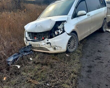 Білий Мерседес Віто, об'ємом двигуна 2.2 л та пробігом 320 тис. км за 8000 $, фото 1 на Automoto.ua