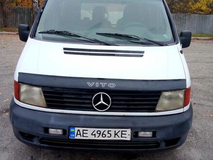 Белый Мерседес Вито, объемом двигателя 2.3 л и пробегом 356 тыс. км за 2500 $, фото 1 на Automoto.ua