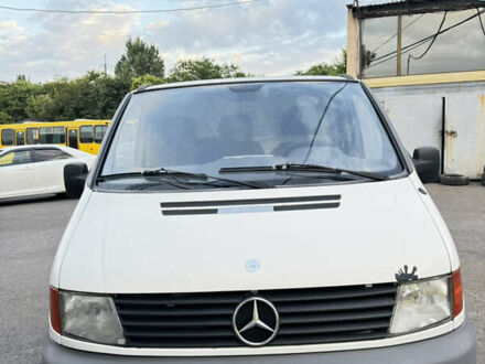 Белый Мерседес Вито, объемом двигателя 2.3 л и пробегом 410 тыс. км за 3500 $, фото 1 на Automoto.ua