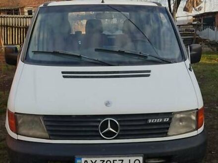 Белый Мерседес Вито, объемом двигателя 2.3 л и пробегом 346 тыс. км за 3800 $, фото 1 на Automoto.ua