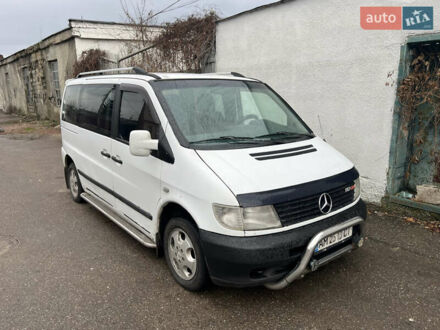 Белый Мерседес Вито, объемом двигателя 2.2 л и пробегом 500 тыс. км за 4700 $, фото 1 на Automoto.ua