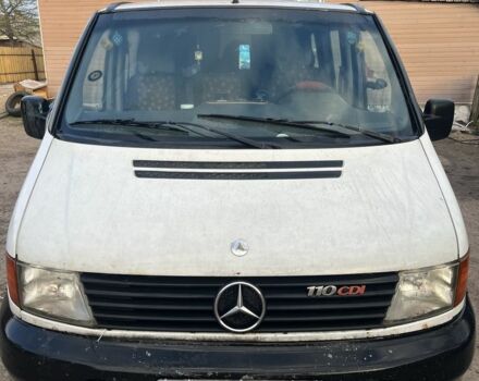 Белый Мерседес Вито, объемом двигателя 2.2 л и пробегом 270 тыс. км за 2000 $, фото 1 на Automoto.ua