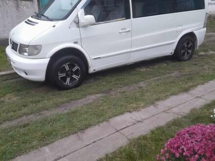 Белый Мерседес Вито, объемом двигателя 2.3 л и пробегом 405 тыс. км за 4500 $, фото 1 на Automoto.ua